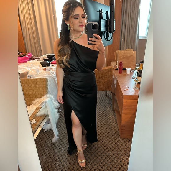 Revolve, Dinah One Shoulder Dress
NONchalant Label - Picture 3 of 5